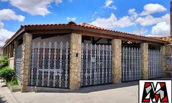 Imagem 4: Linda casa térrea com outra casa coligada, para renda ou segunda moradia. Junto, um salão