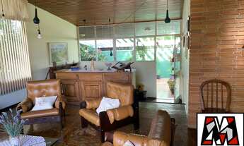 Imagem 3: Casa térrea a venda em Jundiaí, bairro nobre, com 04 dormitórios, quintal enorme, 04 vagas