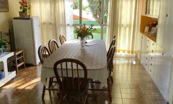 Imagem 6: Casa térrea a venda em Jundiaí, bairro nobre, com 04 dormitórios, quintal enorme, 04 vagas