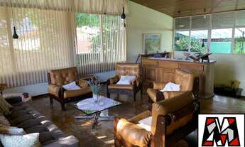 Imagem 4: Casa térrea a venda em Jundiaí, bairro nobre, com 04 dormitórios, quintal enorme, 04 vagas