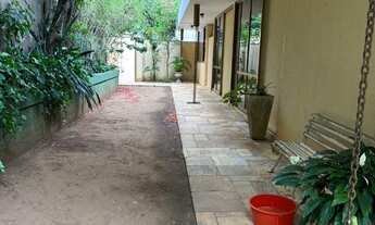 Imagem 2: VENDO CASA COMERCIAL AMPLA COM VÁRIAS SALAS E 15 VAGAS