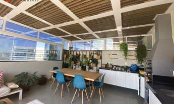 Imagem 3: Moderna cobertura decorada a venda em um dos cartões postais de Guarapari, a Prainha de Mu