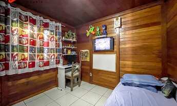 Imagem 6: CASA SUPER ACONCHEGANTE À VENDA COM 04 QUARTOS, SENDO 01 SUÍTE, LAZER COM PISCINA ADULTO E