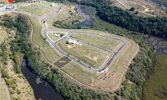 Imagem 2: TERRENO À VENDA EM CONDOMÍNIO FECHADO COM BEACH CLUBE EXCLUSIVO DE FRENTE PARA PRAIA DE PE
