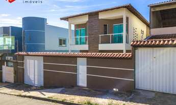 Imagem: Casa Duplex com piscina em bairro residencial