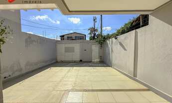 Imagem 4: CASA DUPLEX À VENDA COM 4 QUARTOS (3 SUÍTES), VARANDAS, CHURRASQUEIRA E 2 VAGAS. CONFORTO