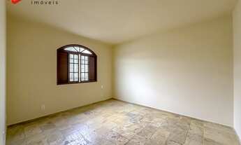 Imagem 2: OPORTUNIDADE! CASA À VENDA COM 3 QUARTOS (2 SUÍTES), EM LOCALIZAÇÃO TRANQUILA, PRÓXIMA A S