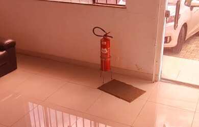 Imagem 6: Excelente Ponto Comercial, escritórios, recepção, estacionamento, banheiros, depósito - La