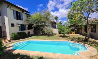 Imagem 3: Excelente casa Estilo Colonial, 5/4 sendo 2 suítes, condomínio com infraestrutura, Piatã