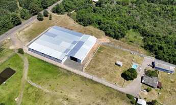 Imagem 6: Pavilhão industrial em uma área de terreno de 3ha, topografia plana e com localização estr