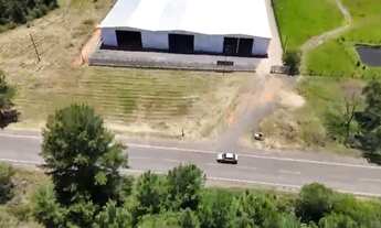Imagem 4: Pavilhão industrial em uma área de terreno de 3ha, topografia plana e com localização estr
