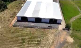 Imagem 5: Pavilhão industrial em uma área de terreno de 3ha, topografia plana e com localização estr