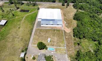 Imagem 3: Pavilhão industrial em uma área de terreno de 3ha, topografia plana e com localização estr