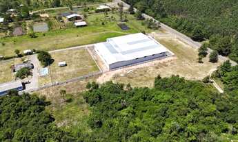 Imagem 2: Pavilhão industrial em uma área de terreno de 3ha, topografia plana e com localização estr