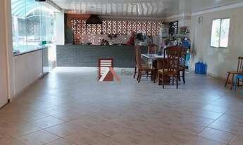 Imagem 6: Chácara a venda na região do Caxambu com um salão para festas no térreo, com churrasqueira