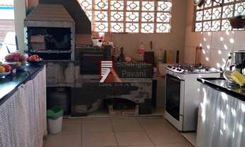 Imagem 2: Chácara a venda na região do Caxambu com um salão para festas no térreo, com churrasqueira