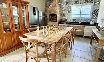 Imagem: SOBRADO NEOCLÁSSICO PARA VENDA NO CONDOMÍNIO