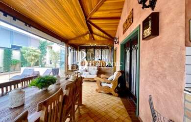 Imagem 6: Imponente Sobrado Estilo Mediterrâneo com 4 Quartos e 349m² de Área Construída no Condomín