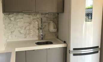 Imagem 4: O apê está totalmente mobiliado e pronto para morar, com tudo que você precisa para se sen