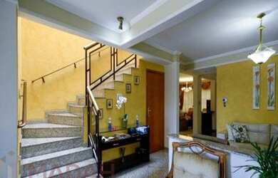 Imagem 2: LINDA CASA com 4 Quartos à venda - COM PISCINA E CHURRASQUEIRA - Vila Romana Sobrado com 5