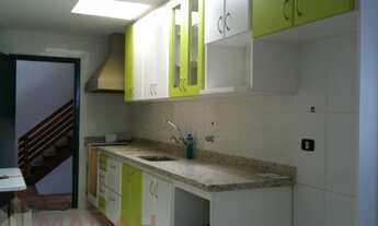 Imagem 7: Não perca a oportunidade de morar em um sobrado incrivelmente espaçoso, localizado em uma