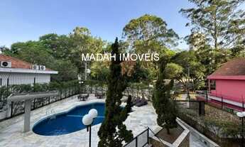 Imagem 5: Localizado em frente a uma encantadora Praça, este apartamento é simplesmente perfeito par