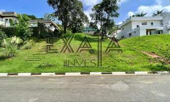 Imagem 3: Lote à venda com aclive, com platô na parte alta e vista para o verde, no centro do condom