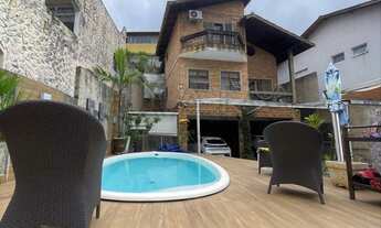 Imagem 2: Imperdível: Casa à venda em Cotia-SP, Jardim Semiramis, Granja Viana - 3 quartos, 3 suítes