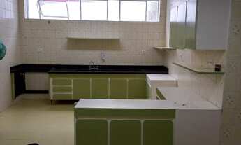 Imagem 5: Casa bem arejada e clara em uma rua arborizada e tranquila, com vigias 24 horas na Regiao