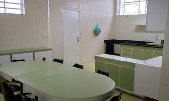 Imagem 6: Casa bem arejada e clara em uma rua arborizada e tranquila, com vigias 24 horas na Regiao