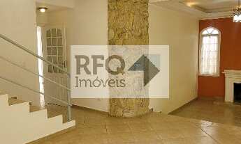 Imagem 5: Linda casa em Atibaia com um salão bem agradável e um jardim com muitas árvores frutíferas