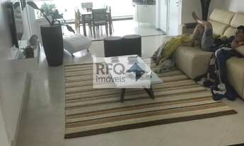 Imagem 5: Aproveite o melhor do Guarujá com esta incrível oportunidade! Um apartamento reformado e d