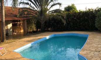 Imagem 3: 4 dormitórios, 1 suítes, 2 banheiro, 2 vagas na garagem