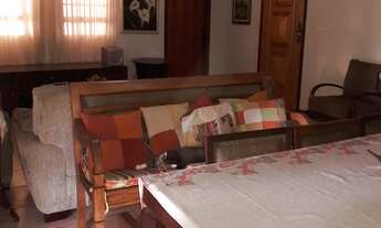 Imagem 4: 4 dormitórios, 1 suítes, 2 banheiro, 2 vagas na garagem