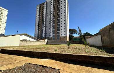 Imagem 3: DOIS TERRENOS JUNTOS E PLANOS NO CENTRO DE ARARAQUARA