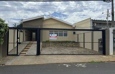 Imagem 2: 5 dormitórios, 1 suítes, 3 banheiro, 6 vagas na garagem