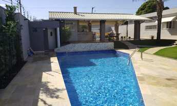 Imagem: IMÓVEL COM AMPLO TERRENO EM BAIRRO NOBRE