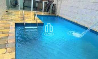 Imagem: Casa sobreposta alta, casa com piscina