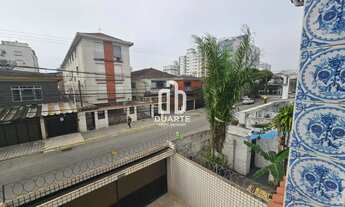 Imagem: Casa sobreposta alta, sem garagem, varanda