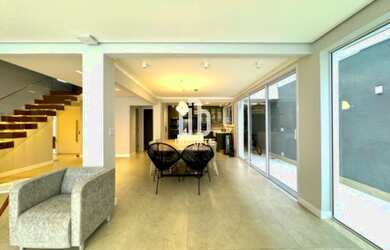 Imagem 2: Imperdível casa de luxo na Ponta da Praia em Santos-SP: 4 quartos, 3 suítes, 3 salas, 6 ba