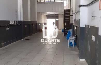 Imagem 4: Galpão Comercial para Locação na Vila Mathias, Santos-SP: 1 Sala, 3 Banheiros, 250m² de Ár