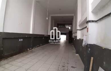 Imagem 3: Galpão Comercial para Locação na Vila Mathias, Santos-SP: 1 Sala, 3 Banheiros, 250m² de Ár