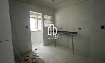 Imagem 5: Prédio de 3 andares à venda em Santos-SP, na Ponta da Praia: 2 quartos, 1 suíte, 1 sala, 2