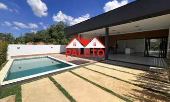 Imagem: Casa frente para asfalto com piscina a venda