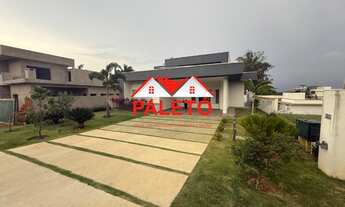 Imagem: Casa com 3 suites e piscina, frente asfalto