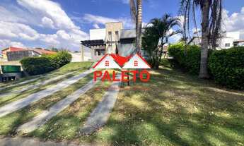 Imagem: Casa frente asfalto e área de preservação