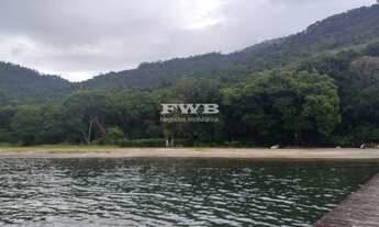 Imagem: Casa frente praia, com vasto terreno para