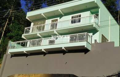 Imagem 2: 4 dormitórios, 3 suíte, 6 banheiro, 4 vagas na garagem, 240M² de Área Construída