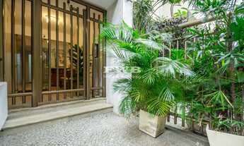 Imagem 2: APARTAMENTO RECÉM-REFORMADO 143 M² COM 3 QUARTOS, SENDO 1 SUITE COM BANHEIRA EM COPACABANA