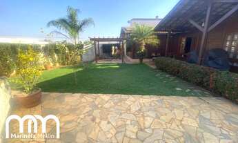 Imagem: CASA A VENDA COM QUATRO DORMITPORIOS/PQ